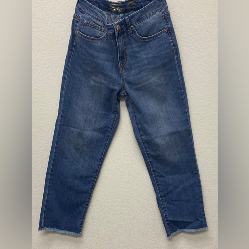 Seven 7 Jeans - frayed hem - gently worn - like new no tags